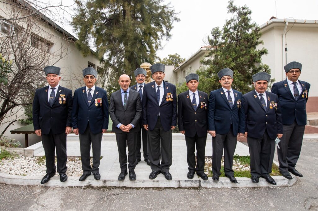 Başkan Soyer gününü gazi ve şehit ailelerine ayırdı