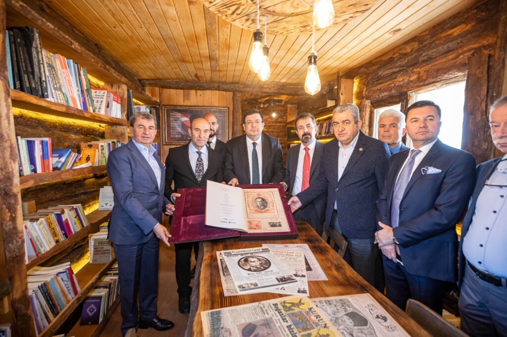 Başkan Soyer kitap bağışı çağrısını Bergama’da yineledi