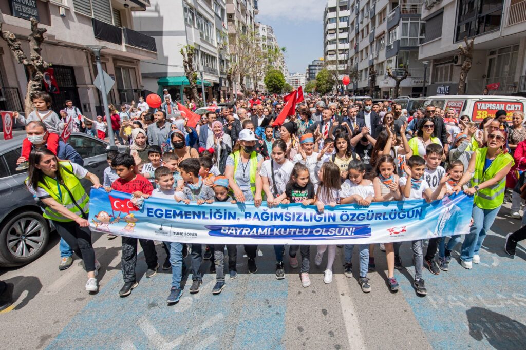 23 Nisan coşkusu İzmir’i sardı