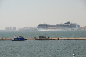 İzmir’e ilk gemi yarın geliyor