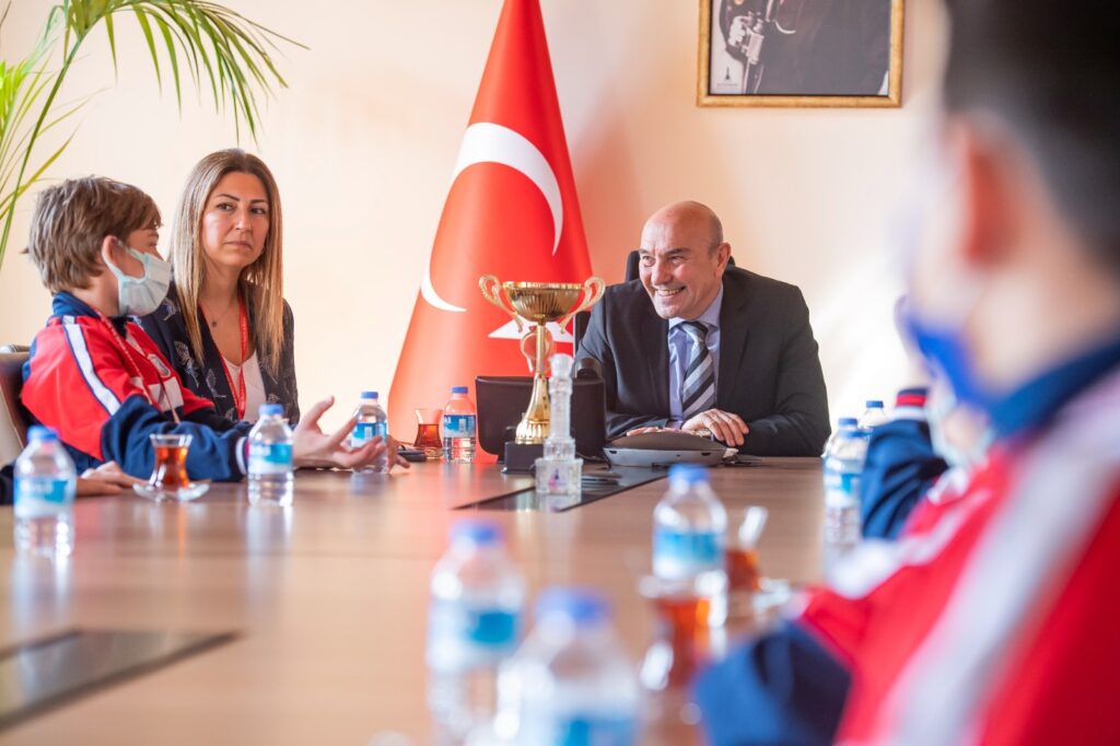 Başkan Soyer: “İzmir’e şampiyonluk kupasını getireceğinizden eminim”