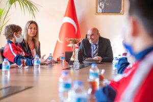 Başkan Soyer: “İzmir’e şampiyonluk kupasını getireceğinizden eminim”