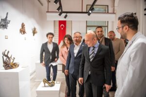 Atıklar sanat eserine dönüştü
