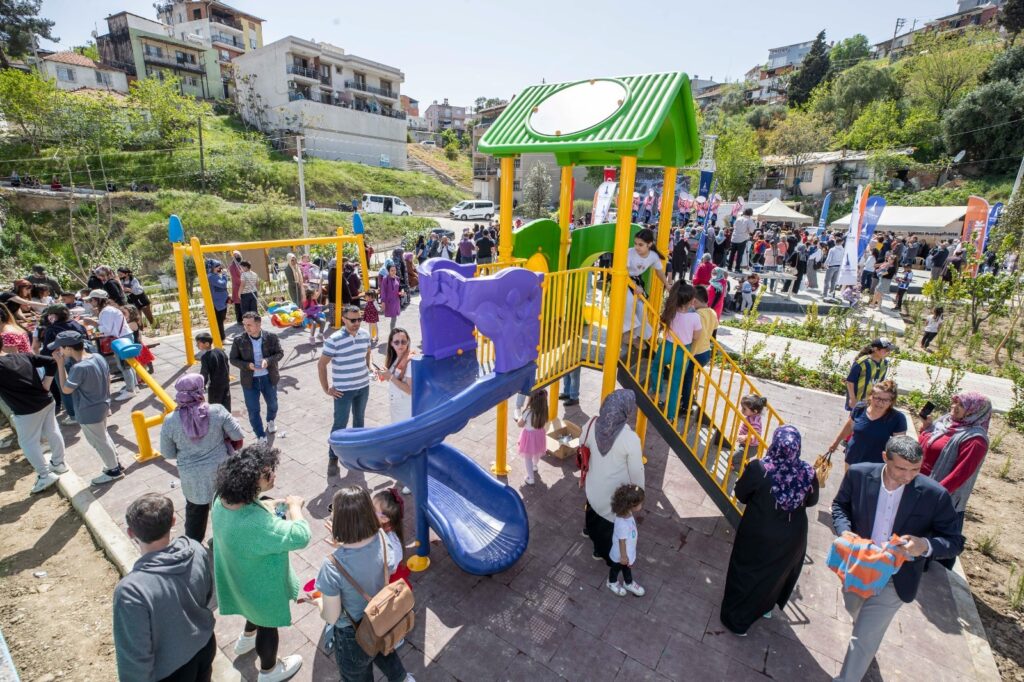 Limontepeli çocuklara 23 Nisan hediyesi