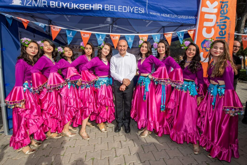 İzmirli minikler 23 Nisan’da eğlenceye doydu