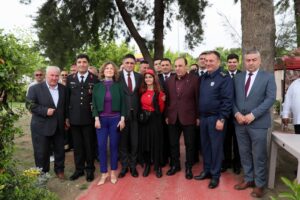 Aliağa’da Mülki Erkan ve Vatandaşlar Engelsiz Kafe’de Bayramlaştı