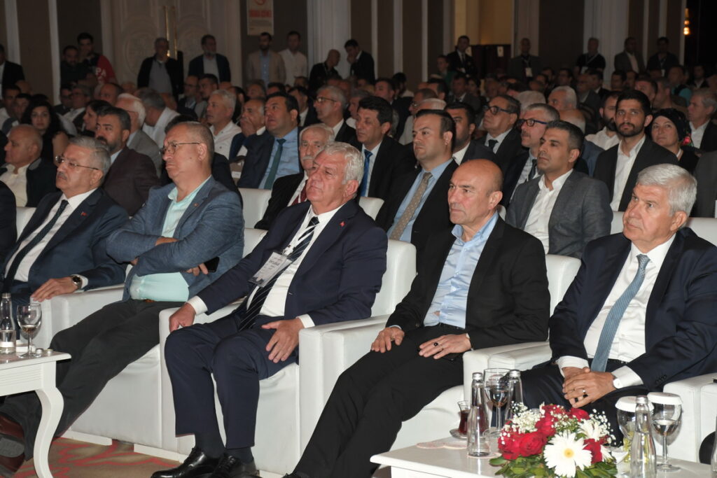 İzmirli Esnaf Sanatkarlar yine ‘MUTLU’ dedi…