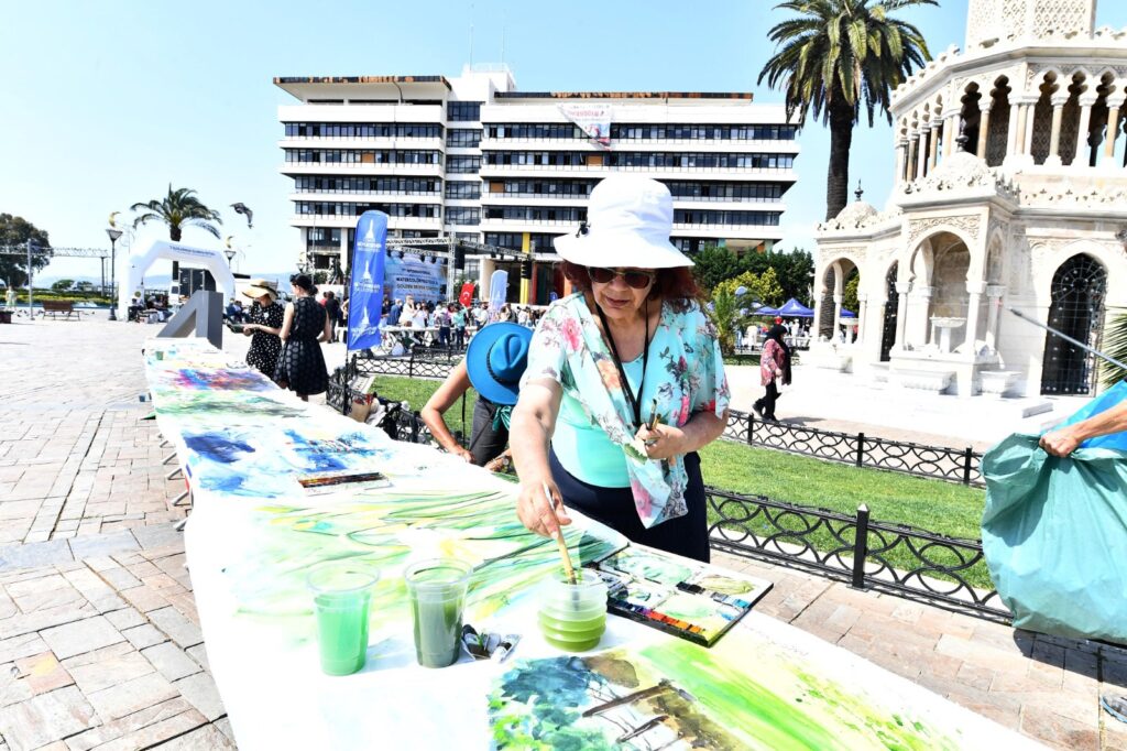 Suluboya Festivali İzmir’e renk kattı