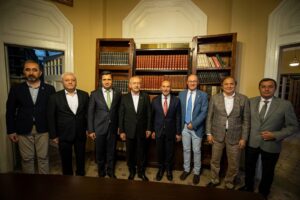 Atatürk ve İnönü’den 80 yıl sonra Kılıçdaroğlu CHP Lideri sıfatıyla İzmir Milli Kütüphanesi’nde