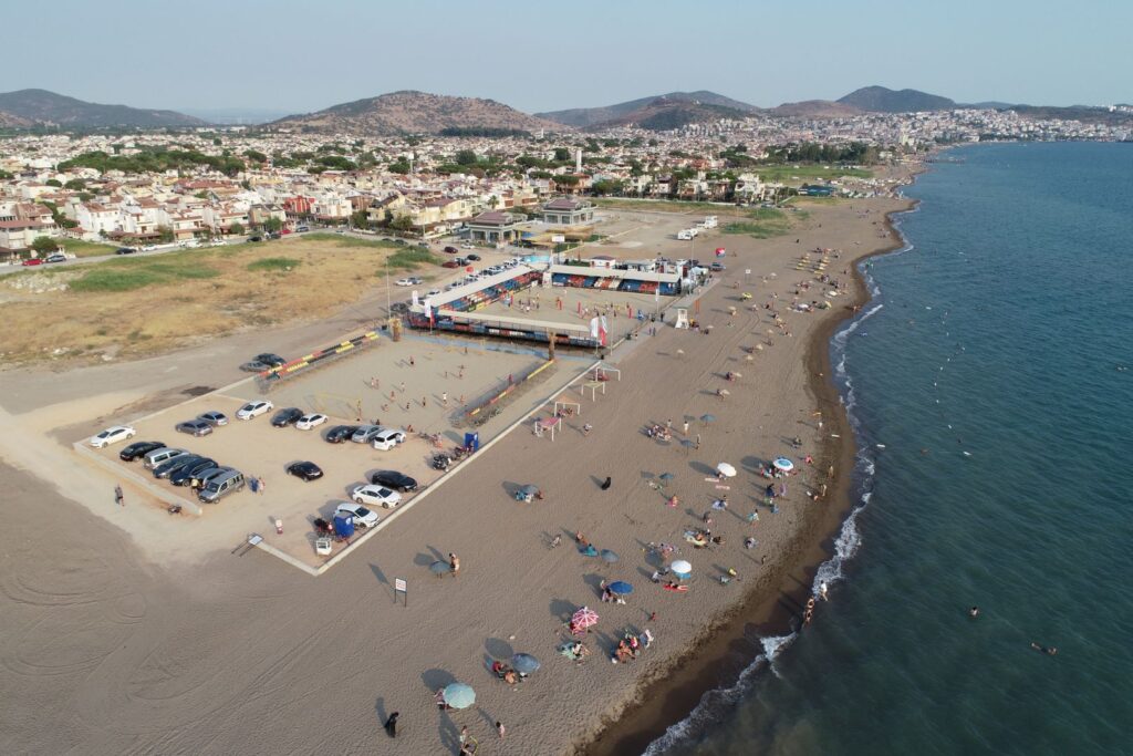 Dikili plajlarına 2 Mavi Bayrak daha eklendi