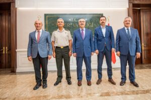Başkan Soyer Valilik’teki bayramlaşma törenine katıldı