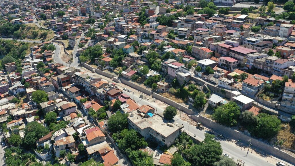 İzmir Büyükşehir Belediyesi’nden Gürçeşme’de 30 yıllık soruna neşter