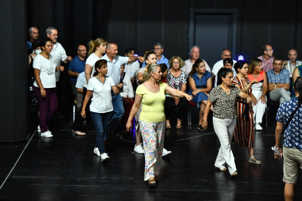 100 muhtardan İzmir’e 100’üncü yıl hediyesi