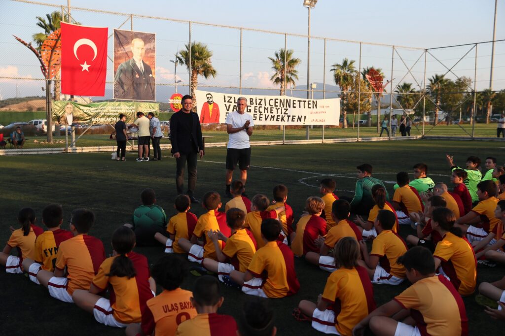 1.Ulaş Bayam Futbol Turnuvası’nda Şampiyonların Kupa Heyecanı