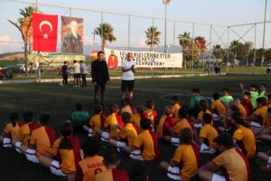 1.Ulaş Bayam Futbol Turnuvası’nda Şampiyonların Kupa Heyecanı