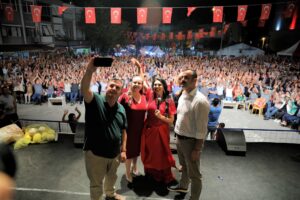 ANKARALI AYŞE SÖYLEDİ, KINIK COŞTU