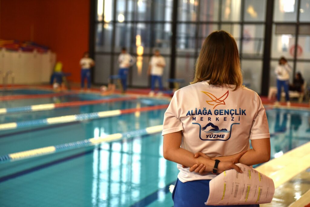 Aliağa Gençlik Merkezi’nde Kış Dönemi Yüzme Kursları Başlıyor