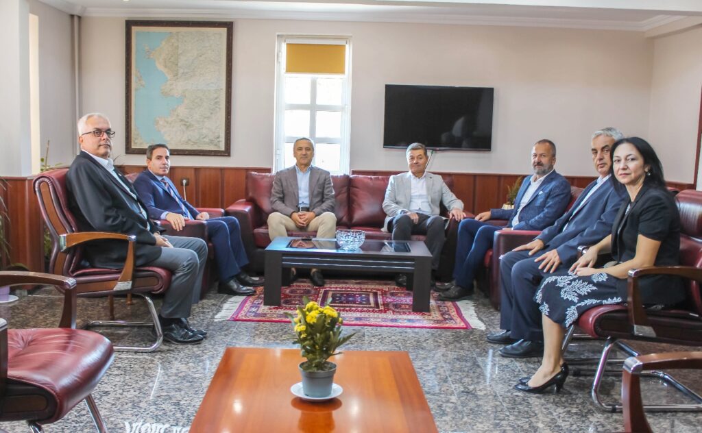 BERTO YÖNETİMİ’NDEN BERGAMA KAYMAKAMI’NA ZİYARET