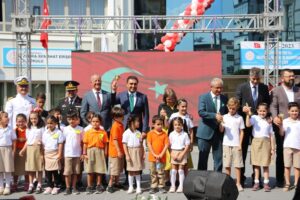İzmir’de 2022-2023 Eğitim Öğretim Yılı İlk Ders Zili Çaldı