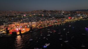 İzmir’in kurtuluşunun 100. yılında tarihe geçen kutlama yapıldı