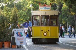 “Nostaljik Tramvay” fuar ziyaretçilerini geçmişe götürüyor
