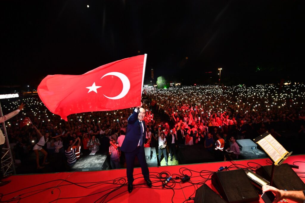İzmir’de yüzyılın gecesi yaşanacak 