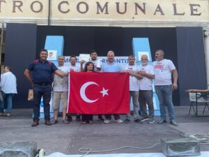 İTALYA’DA MENEMEN RÜZGÂRI ESTİ