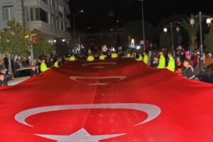 KINIKLILAR CUMHURİYETİ KIRMIZI BEYAZ KUTLADI