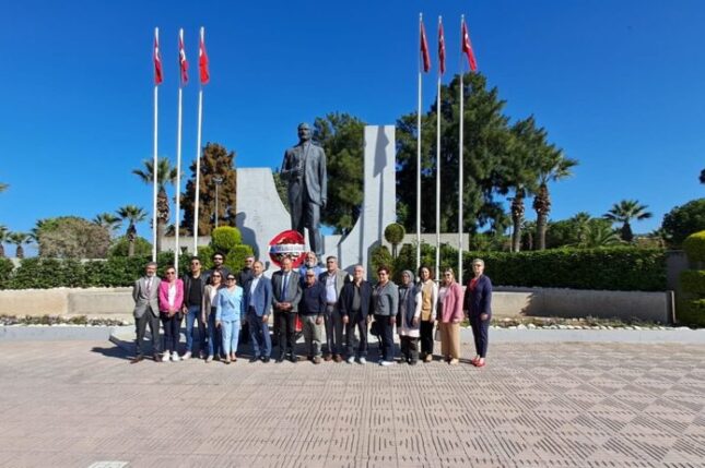 İYİ Parti Aliağa, Atatürk Anıtına çelenk bıraktı