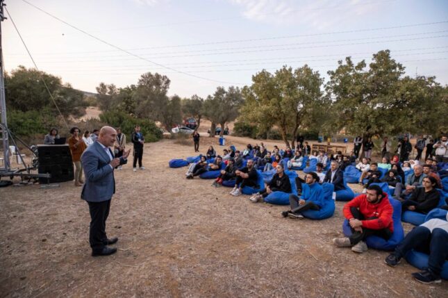 Başkan Soyer “Gençler Suyu Konuşuyor” temalı gençlik kampını ziyaret etti