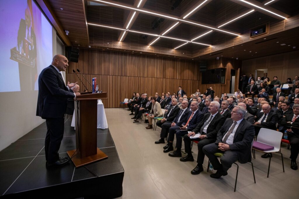 Başkan Soyer “Bu kongre ile yüz yıllık Cumhuriyet mirasına sahip çıkıyoruz”