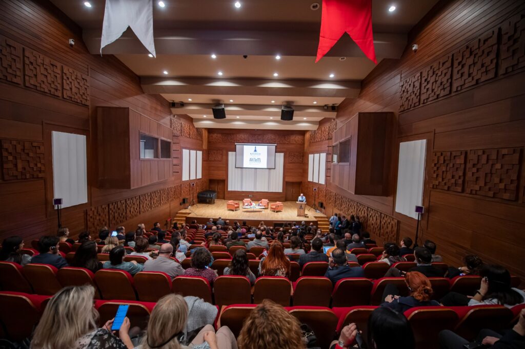 İzmir Akdeniz’deki diğer kentlere öncülük edecek