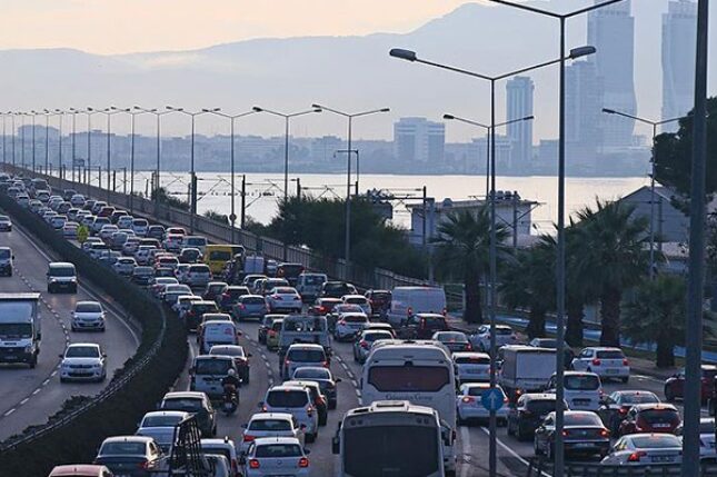 İzmir’de trafiğe kayıtlı araç sayısı 1 milyon 634 bin 158 oldu