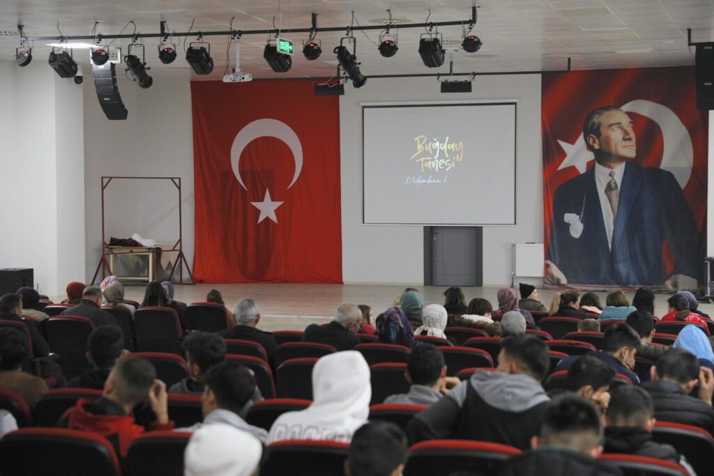 ‘Buğday Tanesi’ Filmi Kınık’ta seyirci ile buluştu