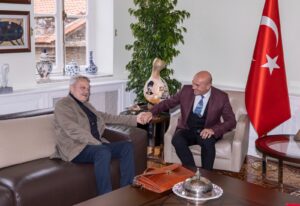 Soyer’e “Barışa Ömür Boyu Emek Ödülü”