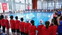 İzmir’in Minik Yüzücüleri Aliağa’da Yarıştı