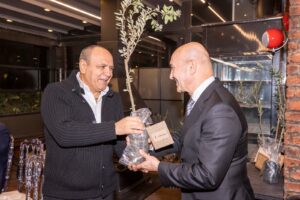 Başkan Soyer’in gıda desteği projesine İZSİAD desteği