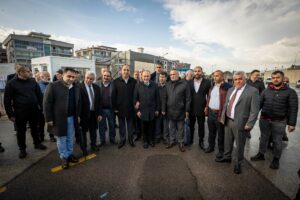 Başkan Soyer Menemen’de İZTAŞIT garajını ziyaret etti