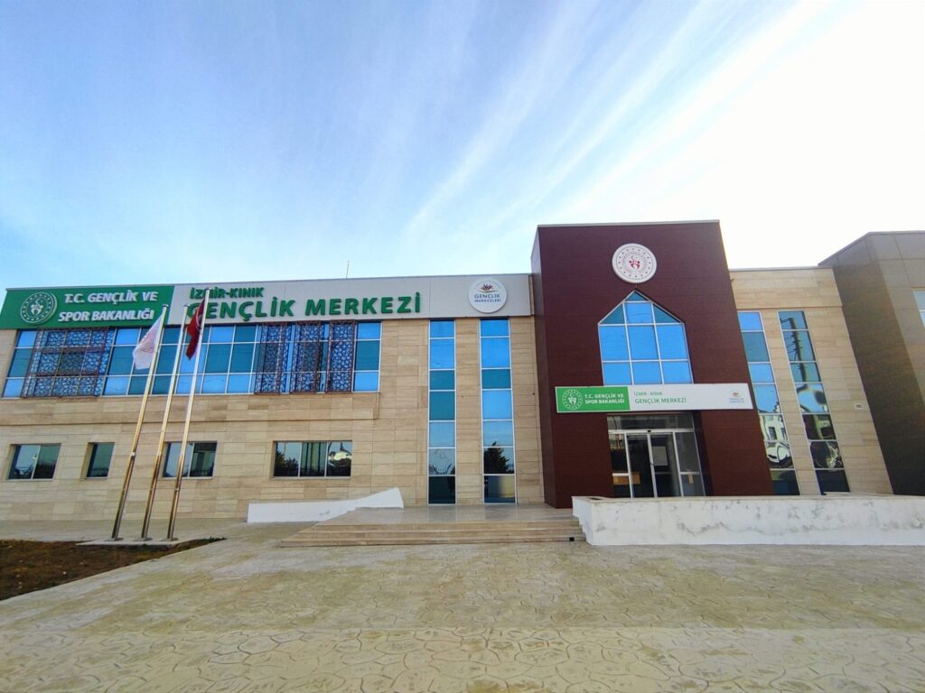 İzmir Kınık’tan Afetzedelere Sosyal Market