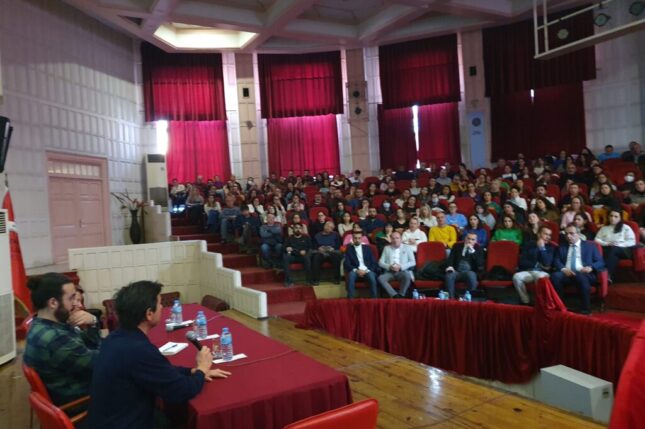 İzmir İl Milli Eğitim Müdürlüğü “Afet Sonrası Okulda Ruh Sağlığı” Konferansı düzenledi