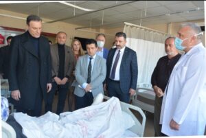 AK Parti’den Konak’a gelen depremzedelere ziyaret 