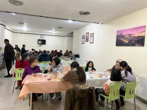 İzmir’e gelen depremzedelere Büyükşehir’den uzanan yardım eli