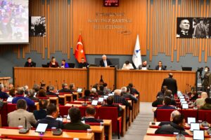 İzmir Büyükşehir Belediyesi’nden deprem bölgesindeki çiftçilere yem desteği