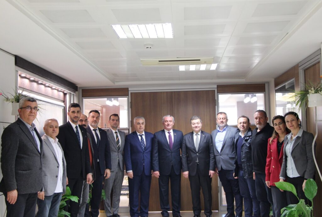 BERTO’DAN MENEMEN TİCARET ODASI’NA ZİYARET