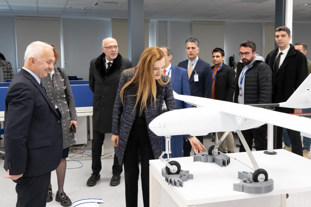 DEÜ’DEN MİLLİ HAVACILIK HAMLESİ:  TUSAŞ İLE İŞ BİRLİĞİ PROTOKOLÜ İMZALANDI