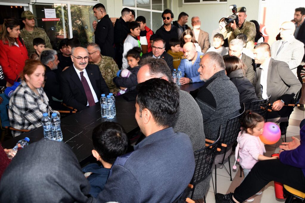 İZMİR VALİSİ KÖŞGER FOÇA’YI ZİYARET ETTİ
