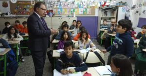 Foça Kaymakamı  TÜRKÖZ, birleştirilen okulları ziyaret ediyor