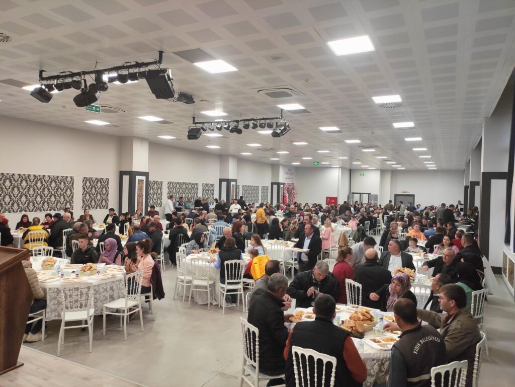 Kınık Belediye Başkanı Dr. Sadık Doğruer Tüm Personeliyle İftar Yemeğinde Buluştu
