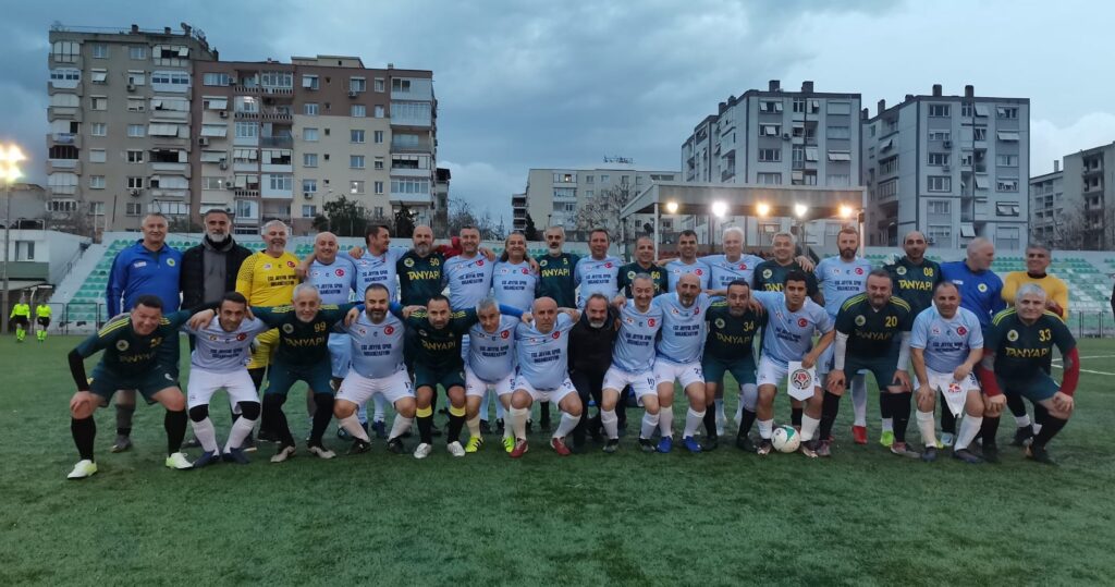 MASTERLER DEPREMZEDELERE DESTEK İÇİN İZMİRDE SAHAYA ÇIKTI