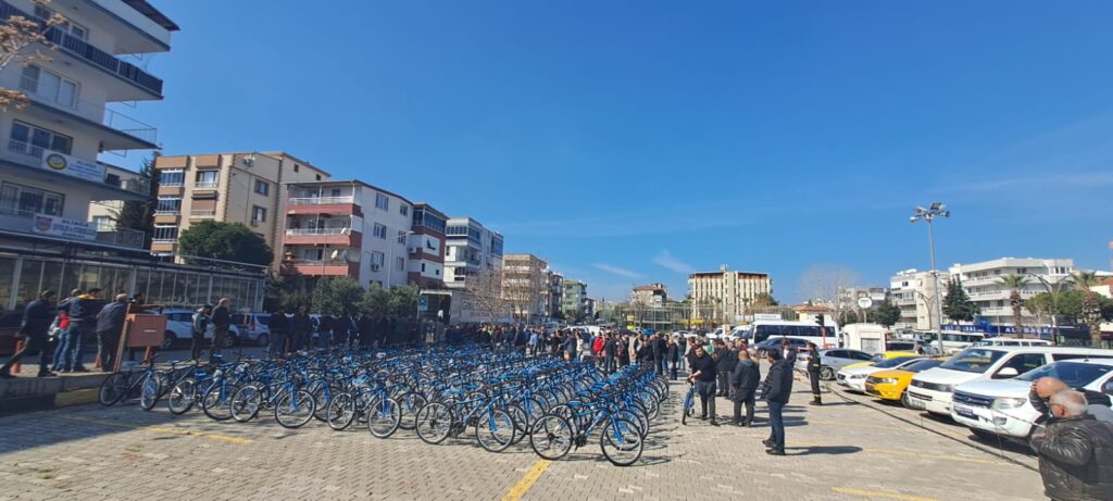 Başkan Salih Yiyitalp, kooperatif üyesi esnafa bisiklet dağıttı
